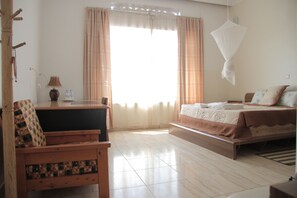 10 bedrooms, desk, iron/ironing board, free WiFi
