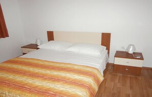 1 bedroom, iron/ironing board, internet, bed sheets