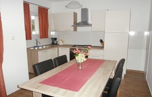 Fridge, microwave, oven, coffee/tea maker - Apartment Skugor 2 + 2 (Tribunj)