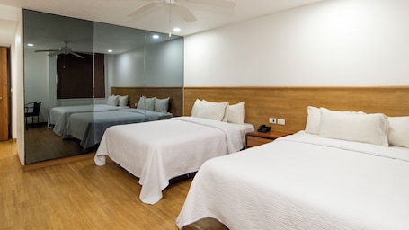 Escritorio y espacio para trabajar con laptop