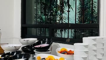 Daily cooked-to-order breakfast for a fee