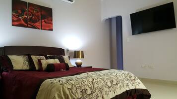 3 bedrooms, in-room safe, iron/ironing board, WiFi