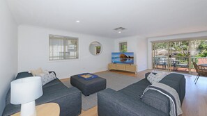 Living area - Al Mare 5 - Air Conditioned (Avoca Beach)