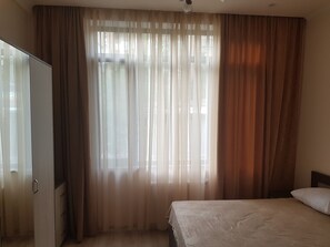 2 bedrooms, iron/ironing board, internet, bed sheets