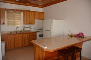 Cookware/dishes/utensils