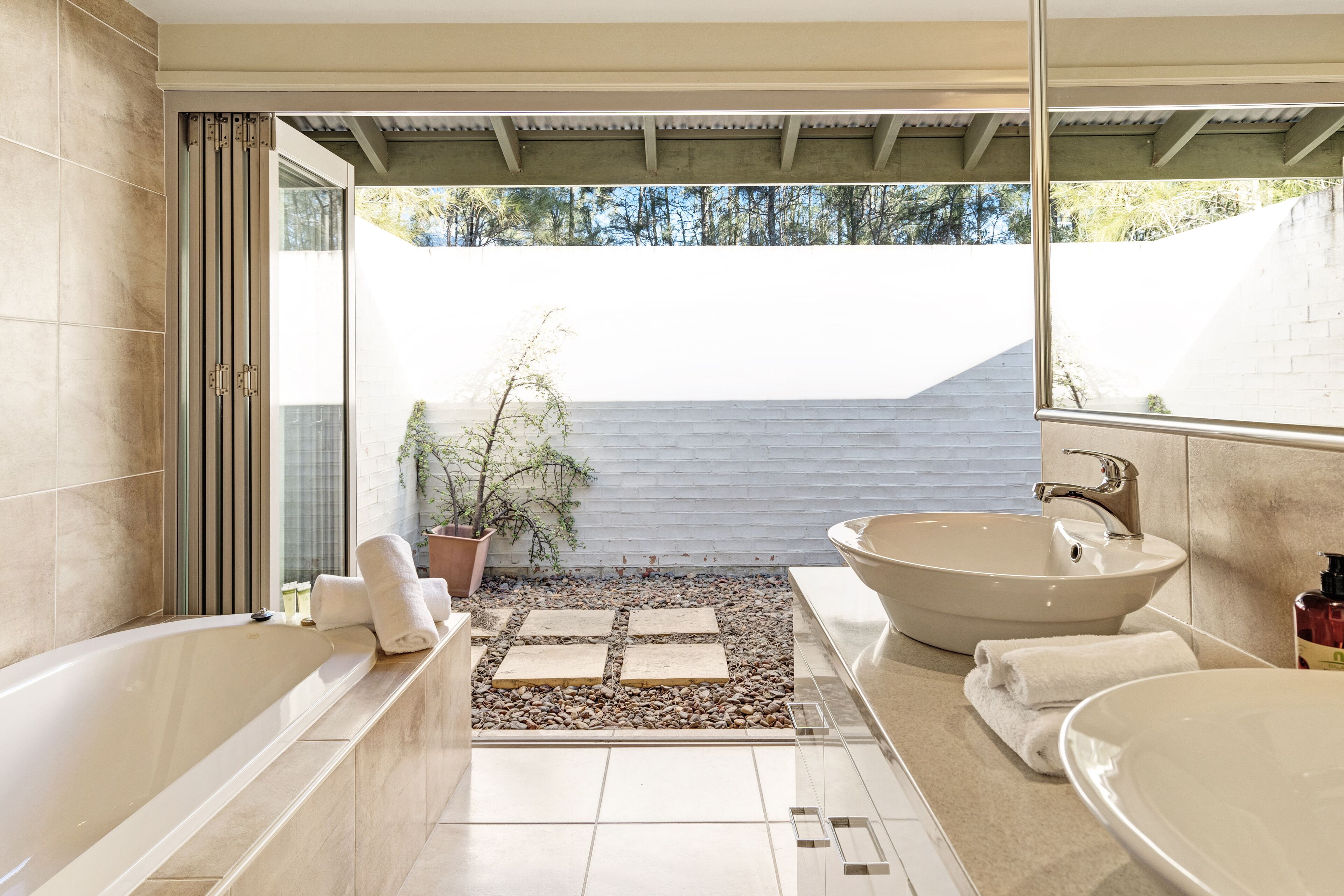 Sweetacres - The Homestead  - Rothbury Hunter Valley — image 12