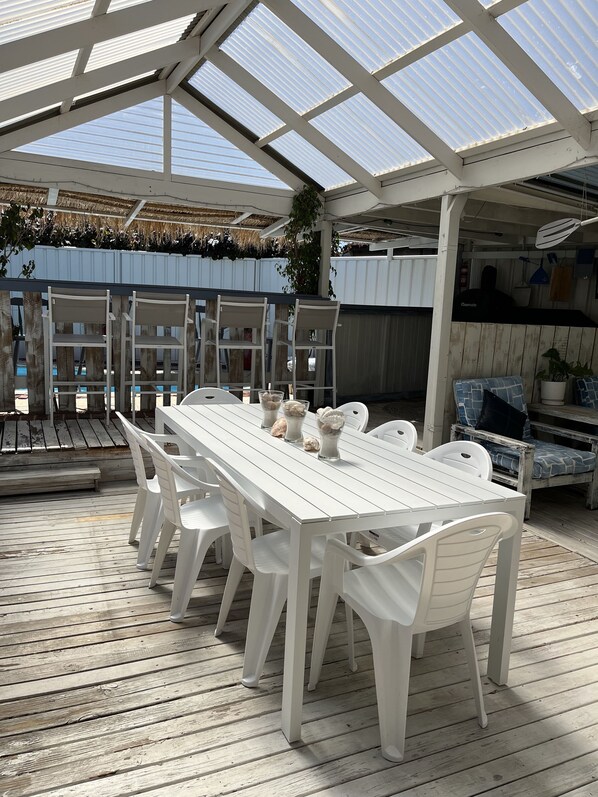 Outdoor dining - Home away from home, super comfy inside and out with pool, pizza oven and bbq (Hilton)