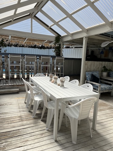 Home away from home, super comfy inside and out with pool, pizza oven and bbq