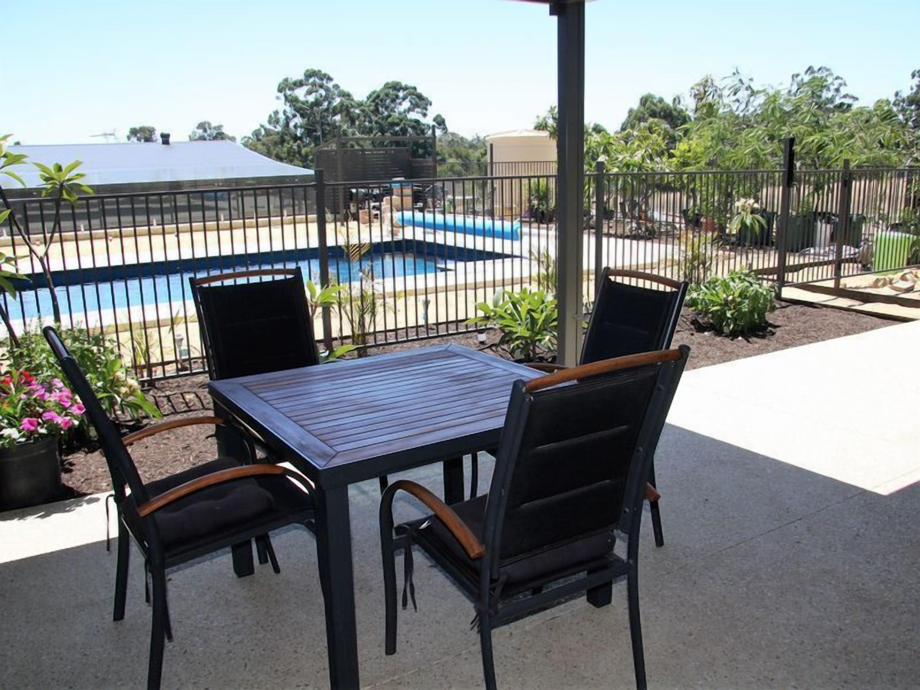 Sunrise Retreat -beautiful holiday home with shared pool — image 16