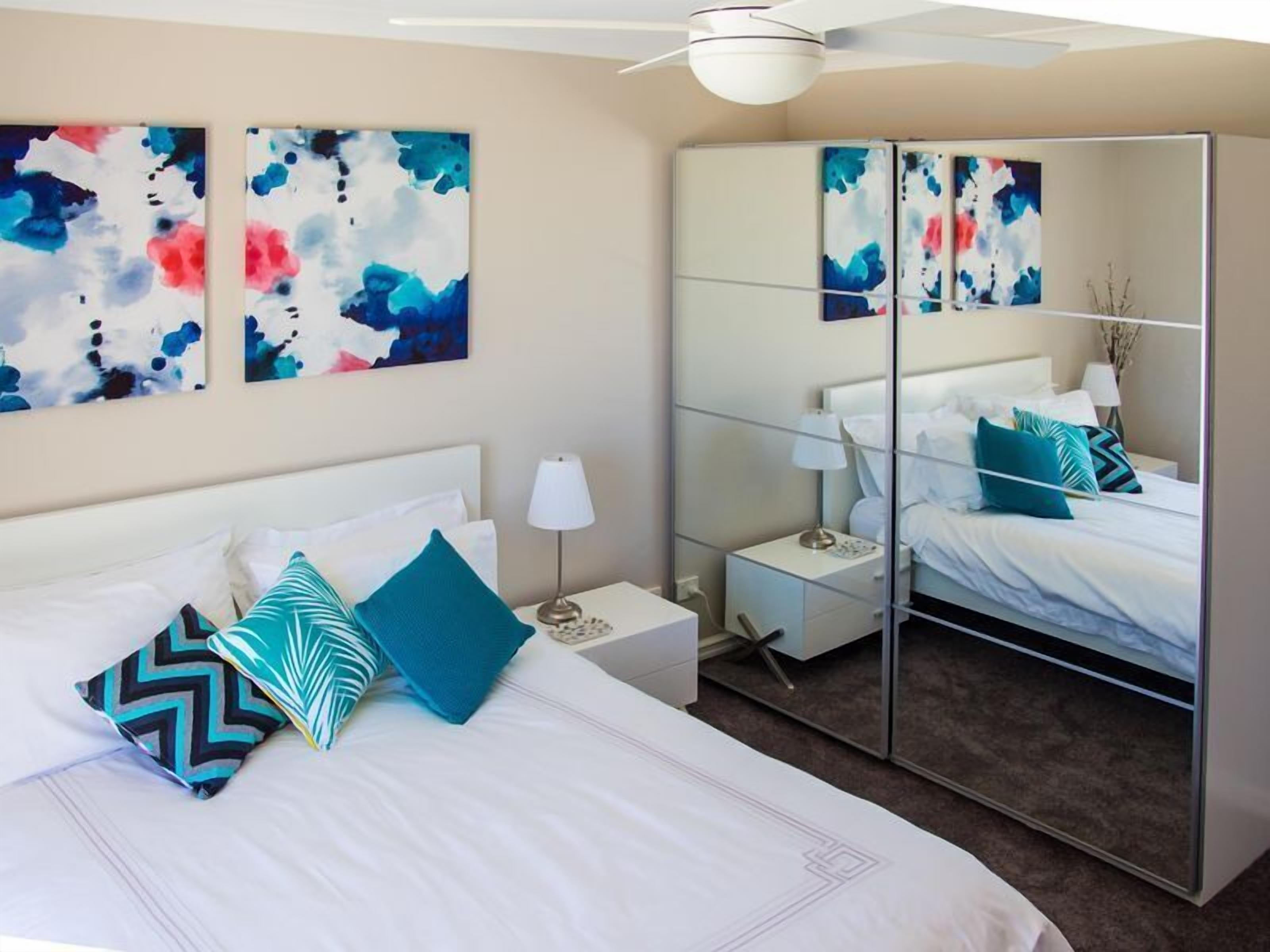 Sunrise Retreat -beautiful holiday home with shared pool — image 10