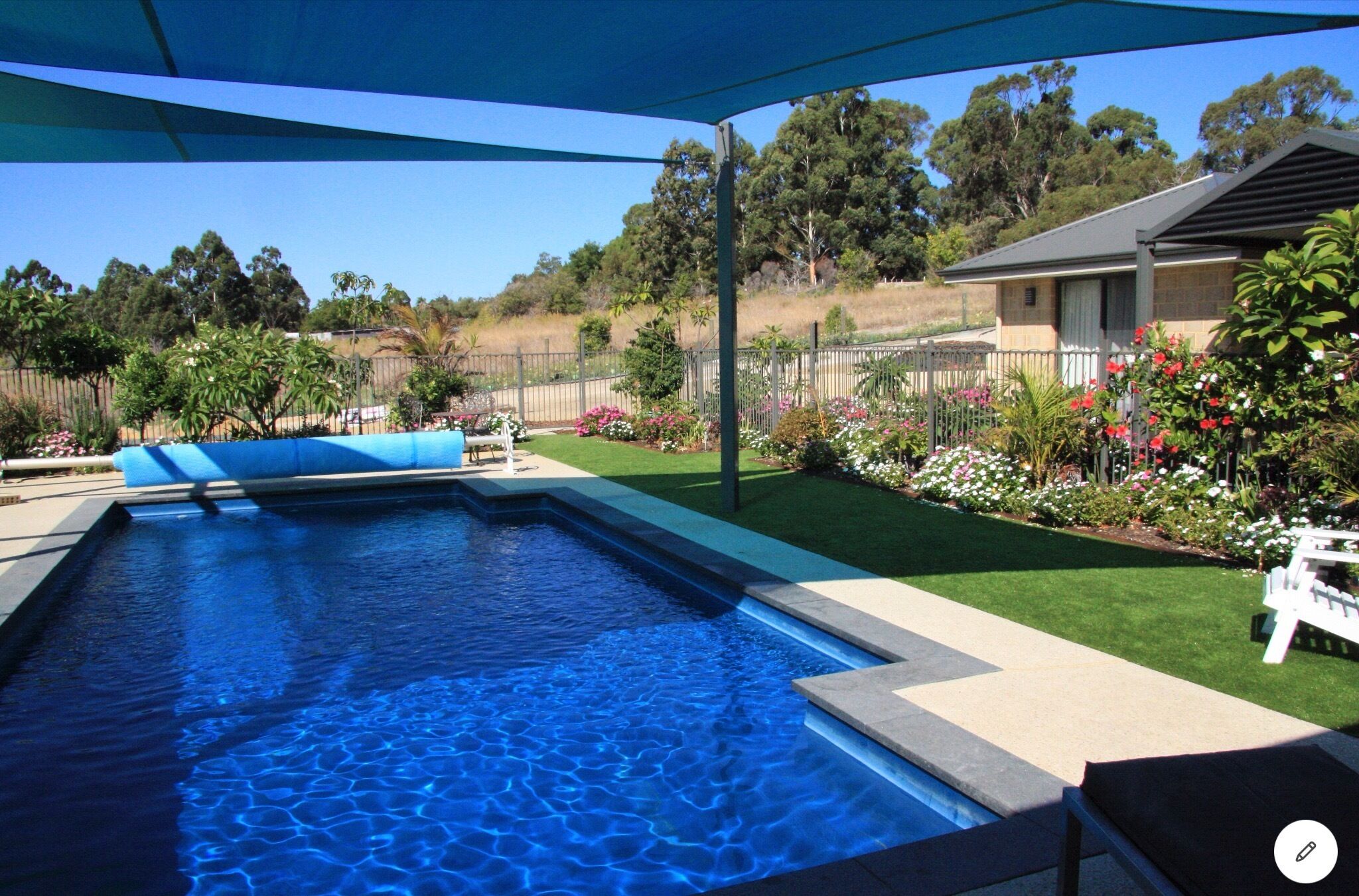 Sunrise Retreat -beautiful holiday home with shared pool — image 5