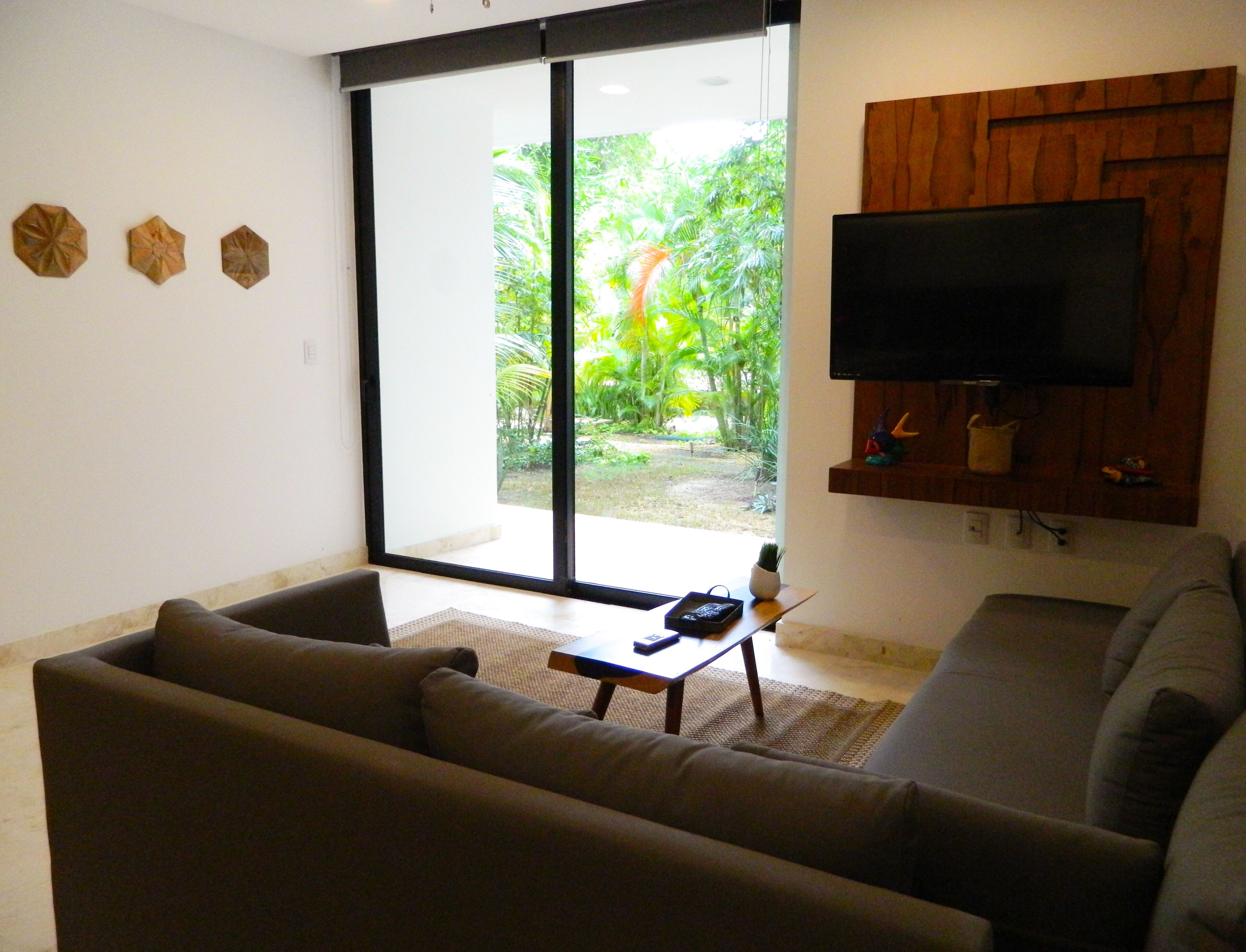 Stunning 2 BD Condo, perfect for families!