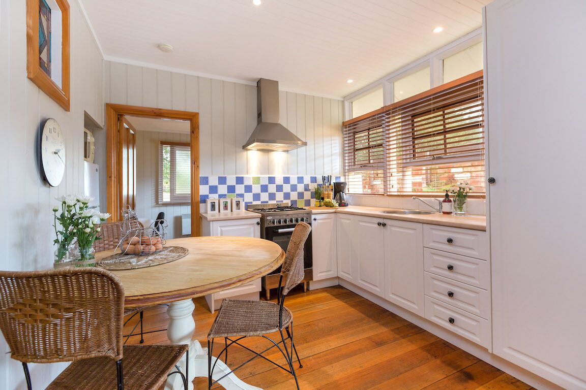 Fridge, microwave, oven, coffee/tea maker