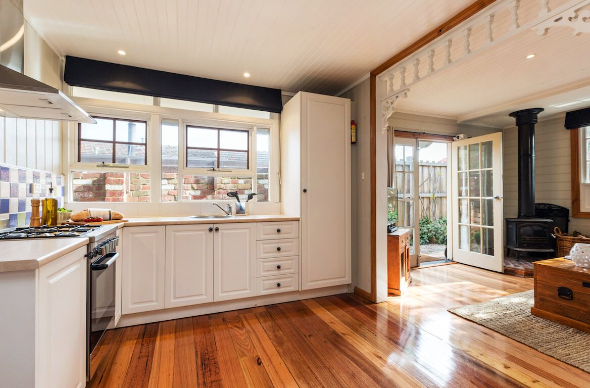 Fridge, microwave, oven, coffee/tea maker