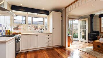 Fridge, microwave, oven, coffee/tea maker