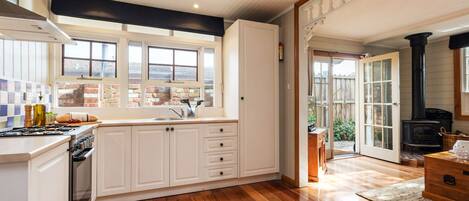 Fridge, microwave, oven, coffee/tea maker