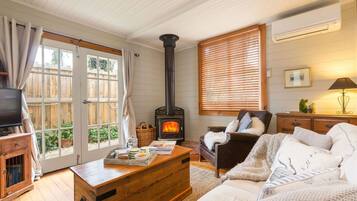 TV, fireplace, DVD player