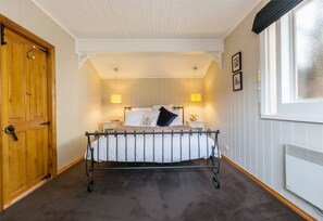 1 bedroom, iron/ironing board, Internet, bed sheets