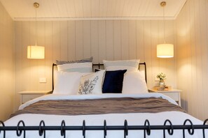 1 chambre, fer et planche à repasser, accès à Internet, literie fournie