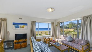 Living area - Avoca Beachfront - South Strand 4 (Avoca Beach)