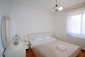 3 bedrooms, free WiFi, bed sheets
