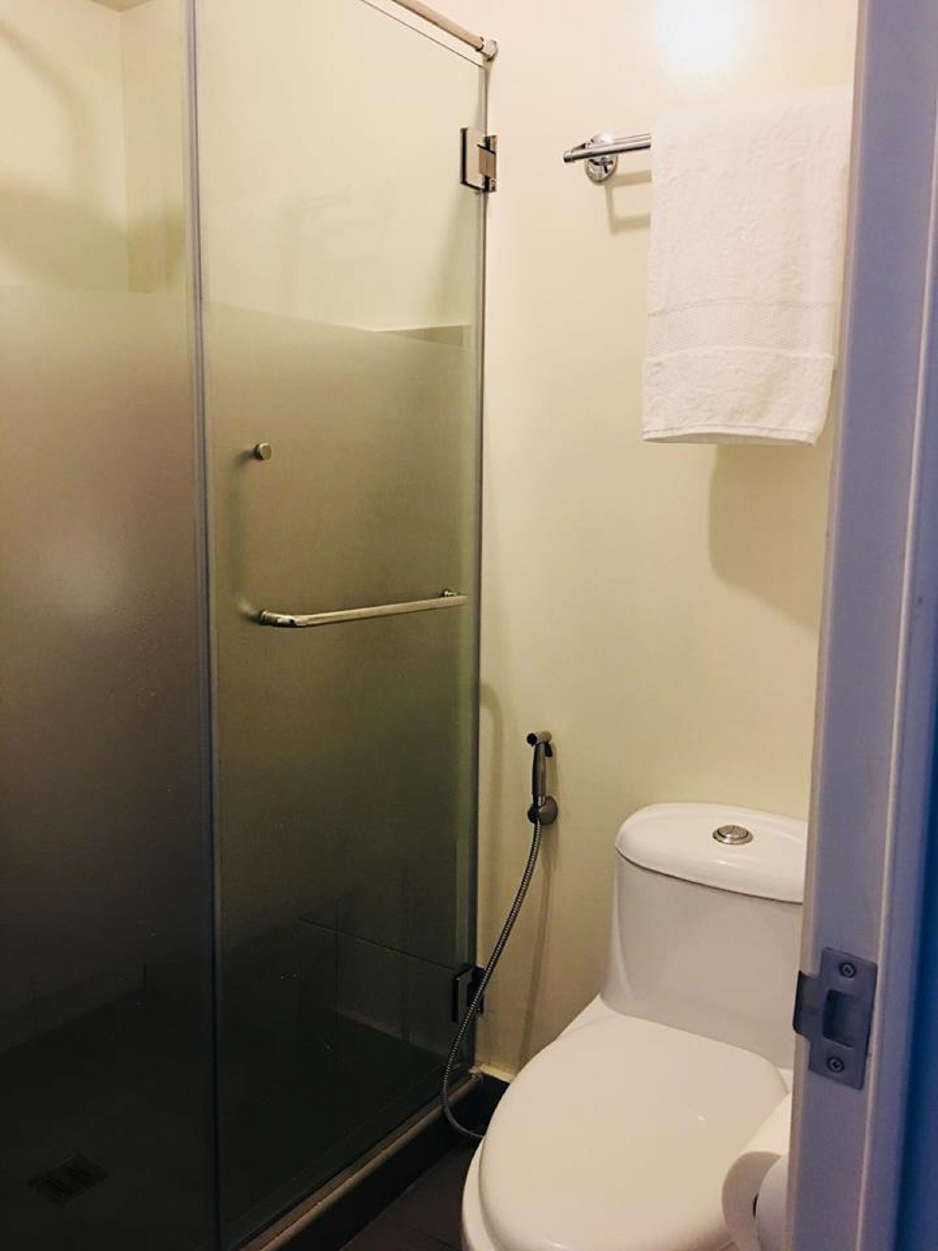 Lifestyle Studio Suite for 3 max ~ By Tagaytay Rotunda above Ayala Mall  