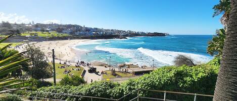 Plage à proximité, chaises longues