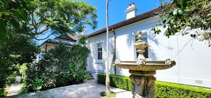 Property grounds - Victorian Masterpiece - Close to Bronte Beach, Clovelly Beach & Bondi Junction (Waverley)