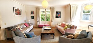 Smart TV, DVD player, books, stereo - Victorian Masterpiece - Close to Bronte Beach, Clovelly Beach & Bondi Junction (Waverley)