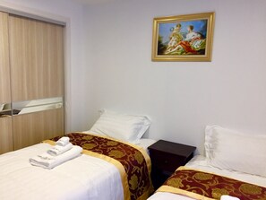 2 chambres, fer et planche à repasser, Wi-Fi gratuit, draps fournis