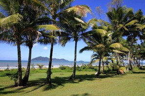 Beach towels - Beaches No 4 - Absolute Beachfront (Wongaling Beach)