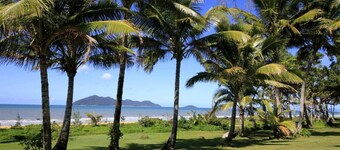 Beaches No 4 - Absolute Beachfront