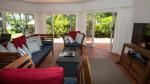 Beaches No 4 - Absolute Beachfront