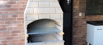 HEATED POOL, AIR CONDITIONING, LIVING ROOM/BEDROOMS, WIFI, COMPLETE HOUSE! (Rubber tree)