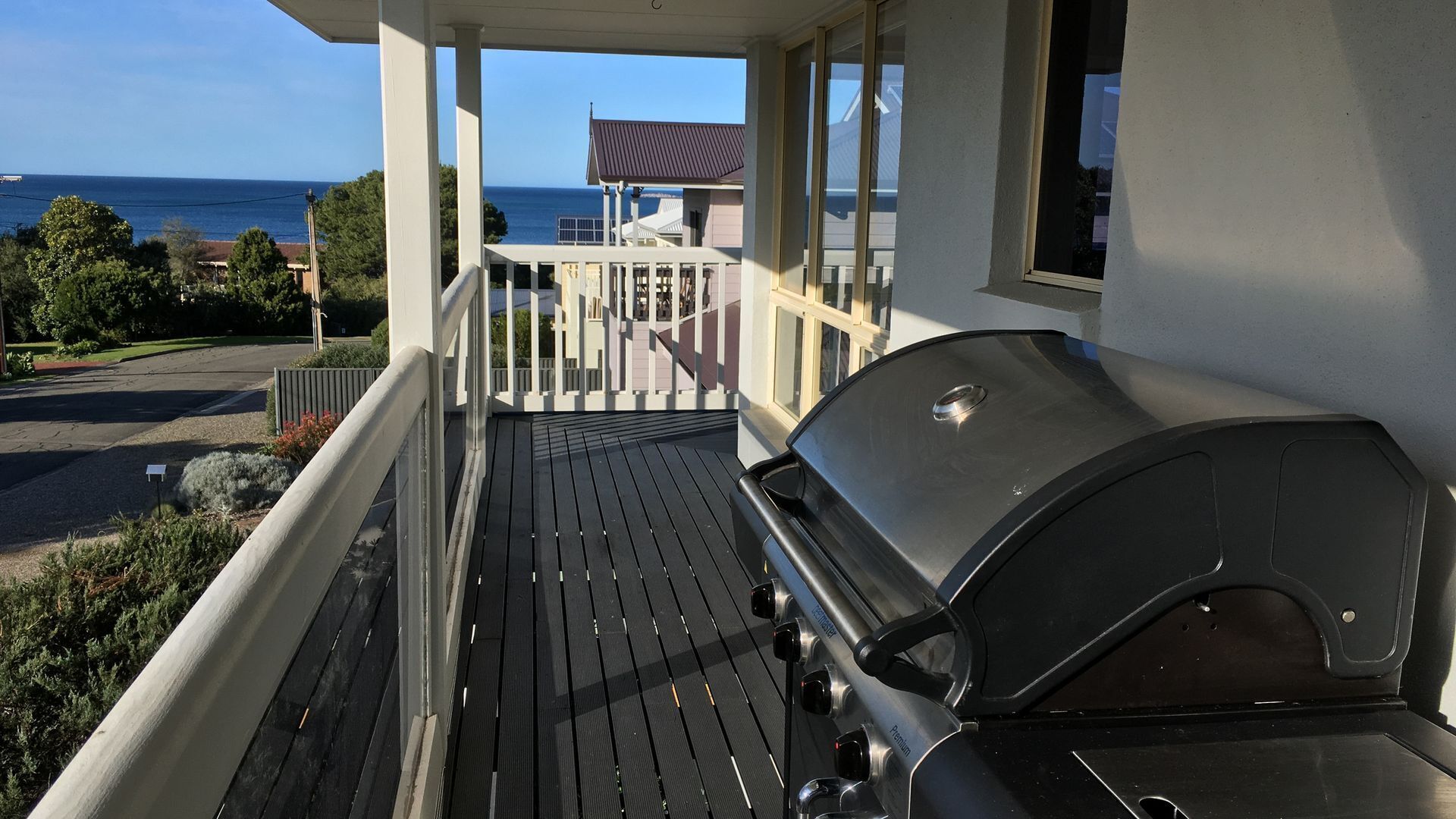 Breezes@Hayborough - Coastal Beach house & pet-friendly! — image 2