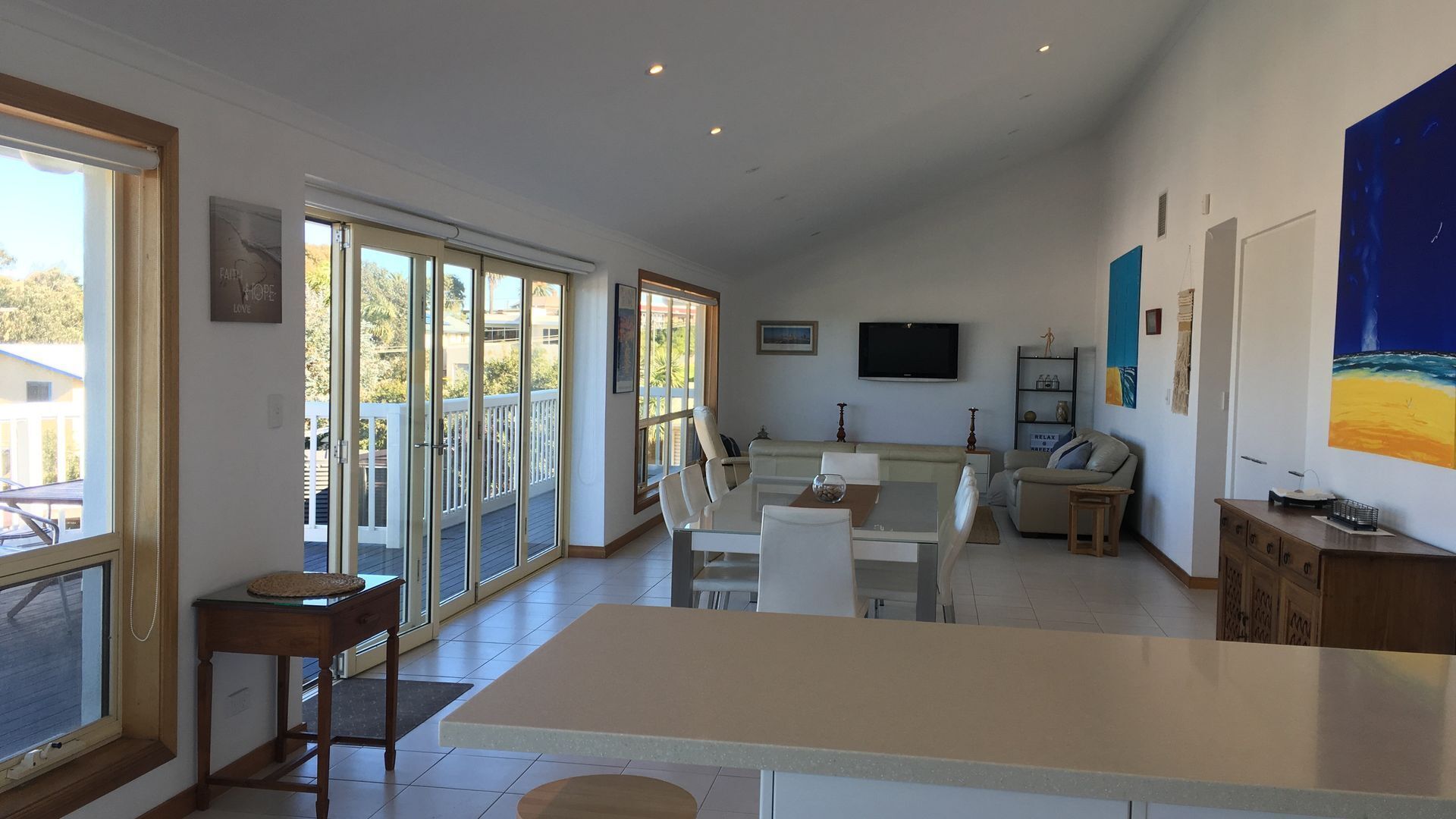 Breezes@Hayborough - Coastal Beach house & pet-friendly! — image 10