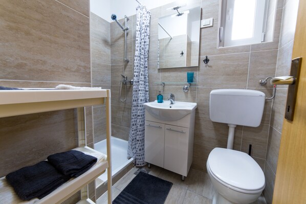 Hair dryer, towels - Studio apartment Raspolic (Trinajstići)