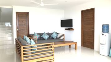 Smart TV, lettore DVD, videoteca, impianto stereo