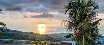 Villa Putih, Lovina, Bali - Luksus villa med spektakulær udsigt og privat pool