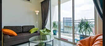 Relax & Chill at our chic breezy new high floor 3-bedrms apt with stunning view