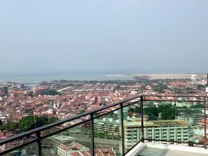 Property grounds - Relax & Chill at our chic breezy new high floor 3-bedrms apt with stunning view (MALACCA)