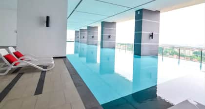 Entspannen Sie sich in unserem schicken, luftigen neuen 3-Zimmer-Apartment mit hoher Aussicht und atemberaubender Aussicht