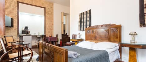 2 bedrooms, in-room safe, iron/ironing board, WiFi