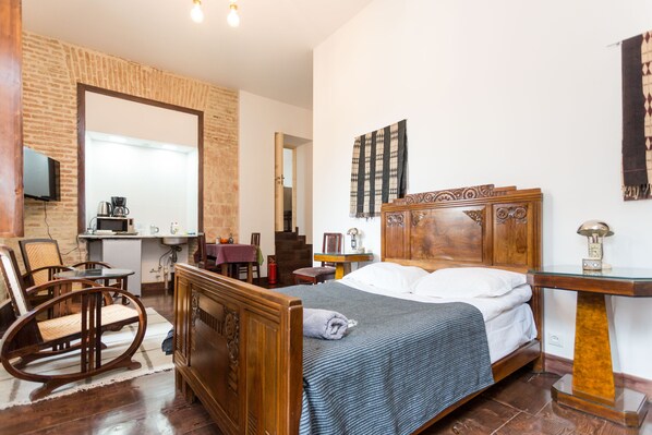 2 bedrooms, in-room safe, iron/ironing board, WiFi