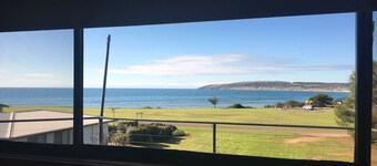 Hamilton | Emu Bay | beachfront getaway | accommodates 10 guests
