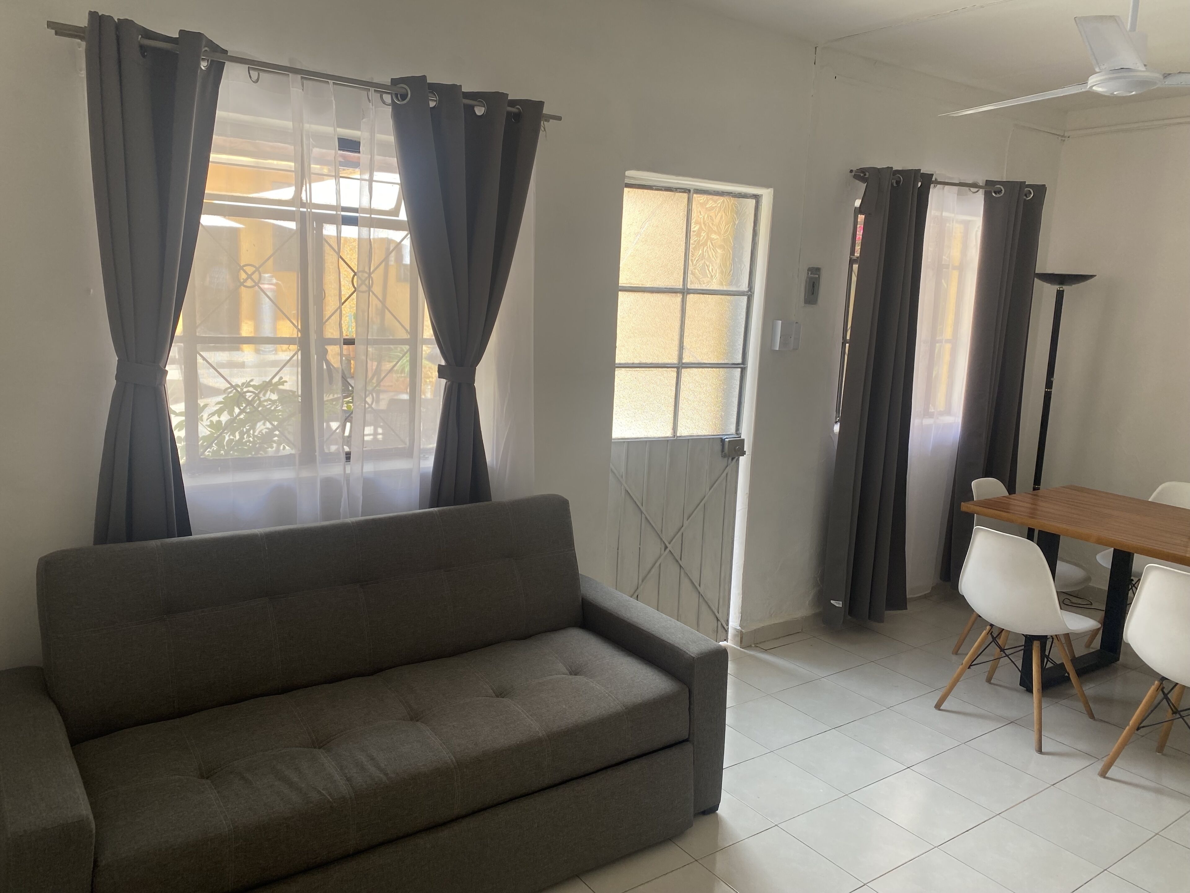 Céntrico y como departamento con 2 recamaras 