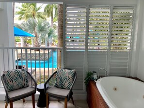 Property grounds - Ground floor, Poolside Luxury Apartment (Palm Cove)
