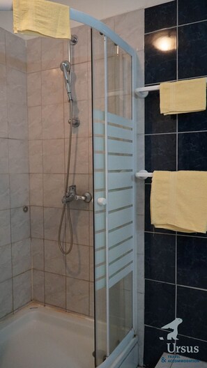 Shower, hair dryer, towels, toilet paper - 3-bedroom duplex - Tinel (Split)