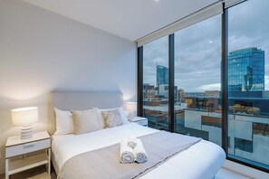 2 habitaciones, tabla de planchar con plancha, wifi y ropa de cama 