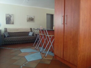 Interior - 1233 on WEbb Spacious Downstairs Self-catering apartment (Pretoria)